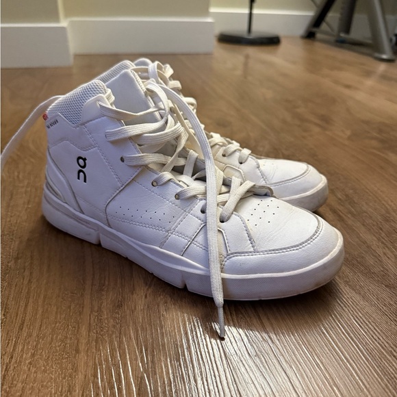 On The Roger Clubhouse Mid Tennis Sneaker White - Picture 2 of 4